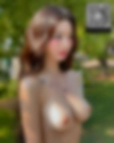 Wonyoung - shows boobs