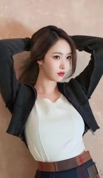 SinB - shows boobs