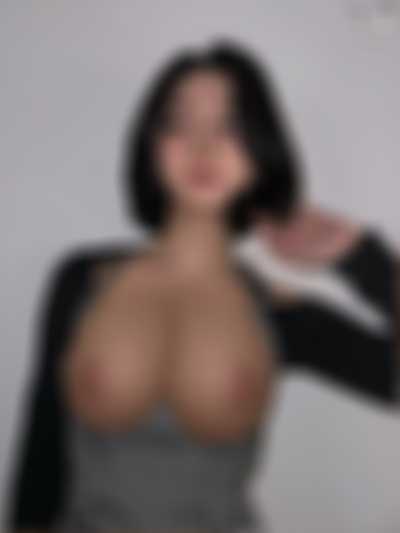 Isa - shows tits