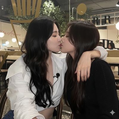 kissing