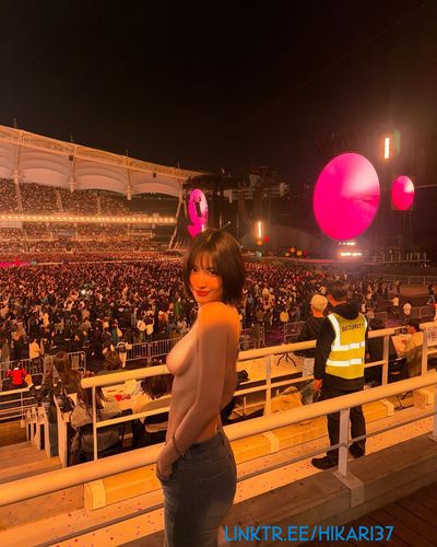 Momo - nude