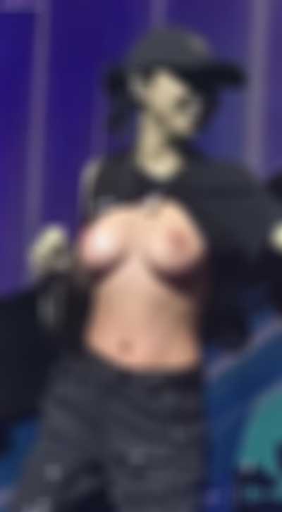 Nayeon - shows tits