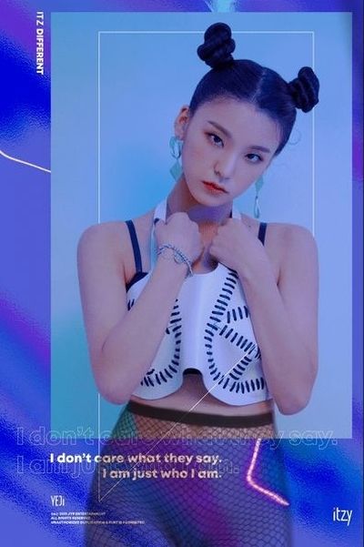 Yeji - shows pussy