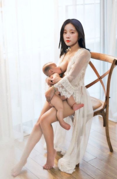 Yuqi - mother